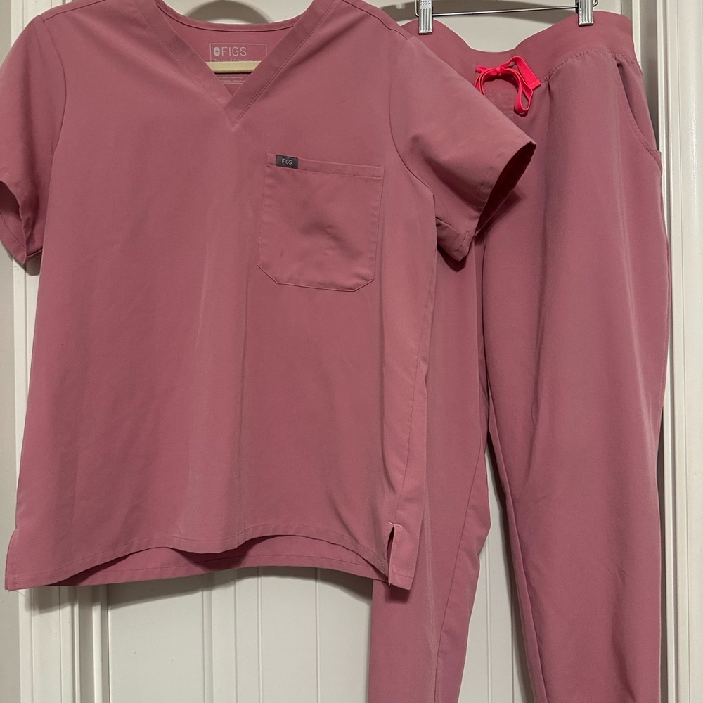 FIGS pink set
